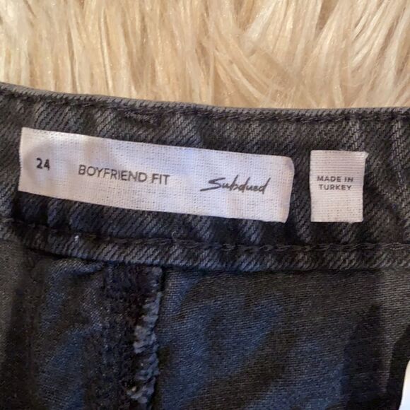 Subdued ripped jeans  - Picture 5 of 5